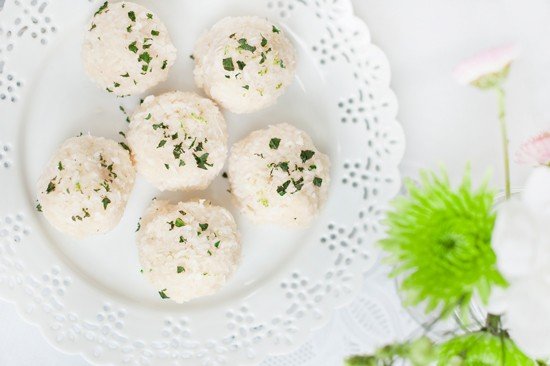 Raw-Vegan-Macaroons-Pretty-Fluffy