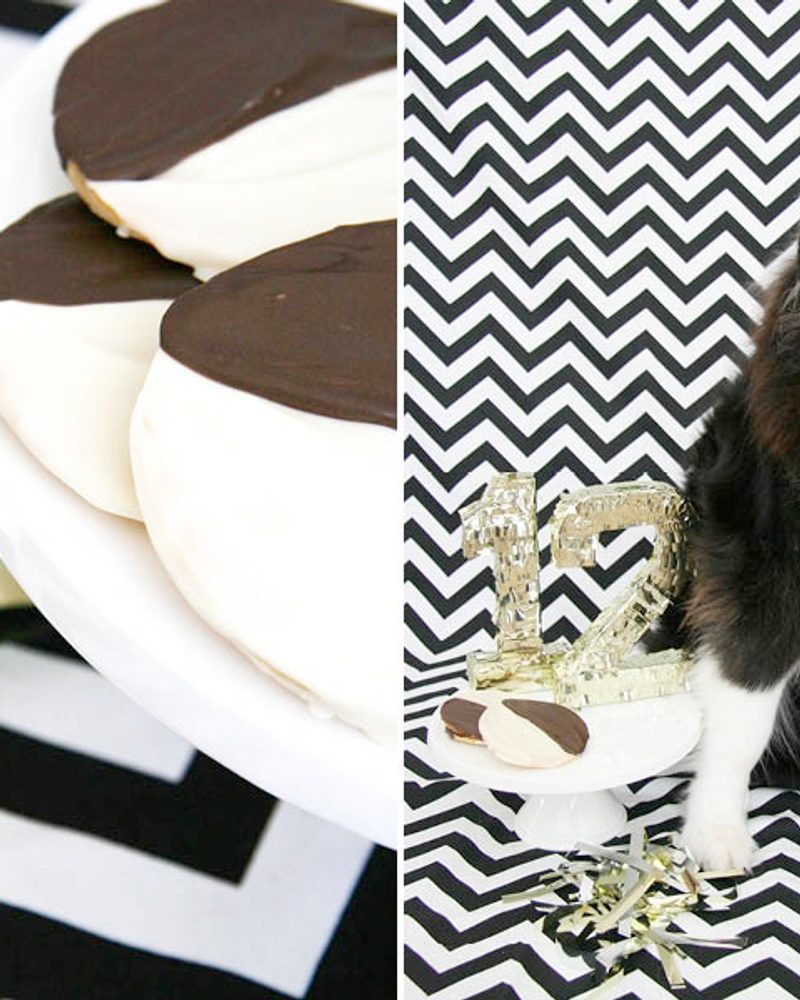 The iconic black and white cookie in dog form! Grab our FREE black and white cookie dog treat recipe here - it's super yummy, quick and easy to make. | Black & White Cookie Dog Treat Recipe | Pretty Fluffy