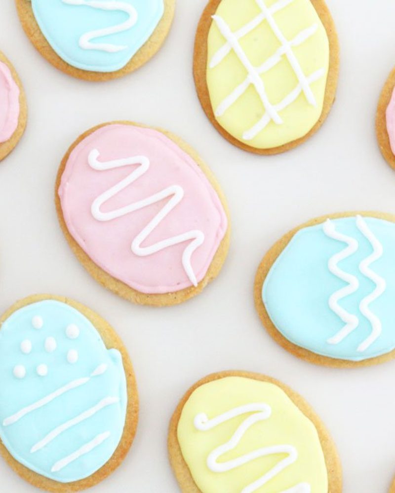 Easter treats for dogs: 12 recipes that your dog will love! These homemade dog treats are healthy, yummy and super easy to make. Grab the free recipes here