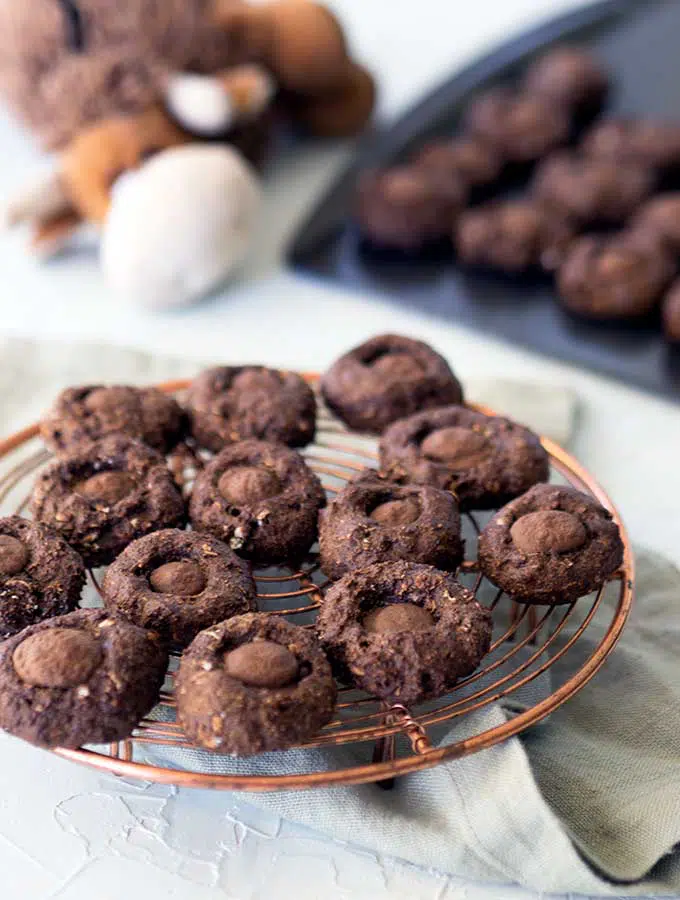 Peanut-Butter-and-Carob-Thumbprint-Cookies-Dog-Treats